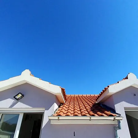 Bertie's - One Bedroom With Terrace And Sea View A2