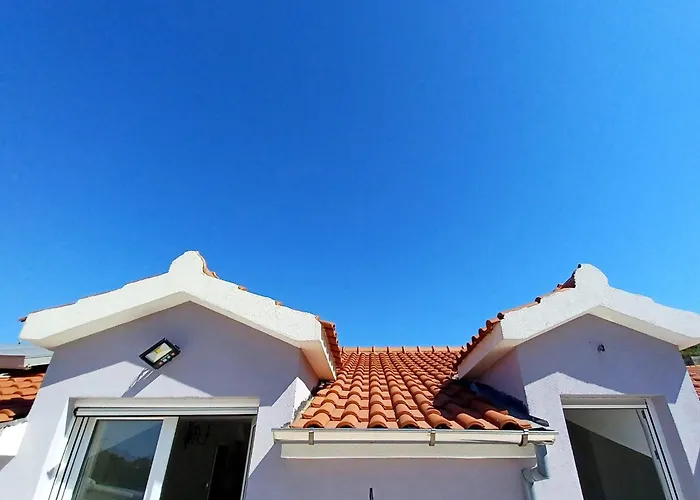 Bertie's - One Bedroom With Terrace And Sea View A2